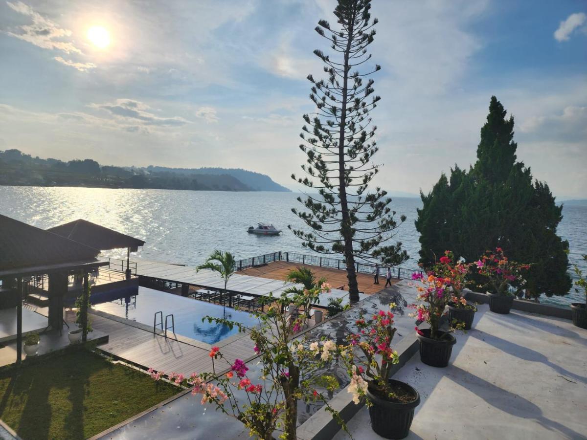Purnama Balige Hotel Exterior foto