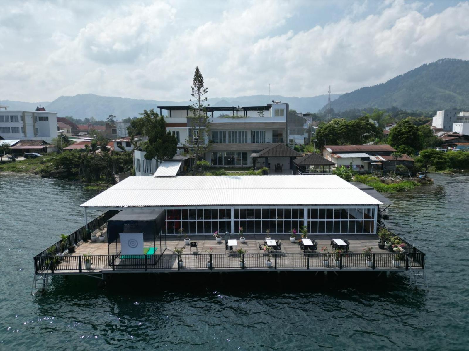 Purnama Balige Hotel Exterior foto